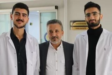 2 tıp öğrencisi, okudukları üniversiteye temizlik personeli olarak atandı