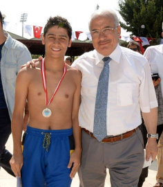 YÜZME KURSUNDA İKİNCİ SERTİFİKALAR VERİLDİ