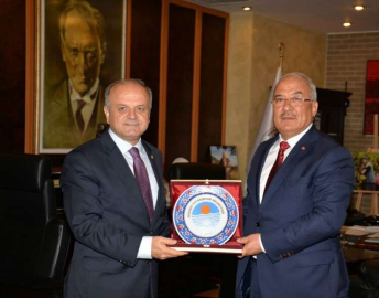 VALİ ÇAKACAK’TAN BAŞKAN KOCAMAZ’A ZİYARET