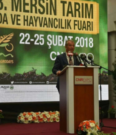 TARIM FUARINDA FİDAN DAĞITIMI YAPILDI