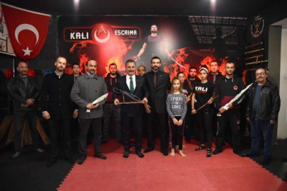 BAŞKAN TUNA’YA SPORA KATKI PLAKETİ