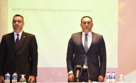 BELEDİYE MECLİSİ İŞARET DİLİYLE DİKKAT ÇEKTİ