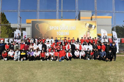BÜYÜKŞEHİR’DEN BAŞARILI SPORCULARA ÖDÜL