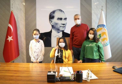 BEYAZ BASTON HAFTASINDA TARHAN'IN ÖRNEK ZİYARETÇİSİ