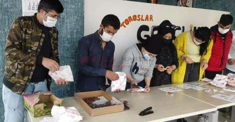 AK PARTİ TOROSLAR'DAN 'İFTARA BEŞ KALA' SÜRPRİZİ