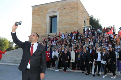 YILMAZ, MERSİN’DEN 350 KADIN İLE BİRLİKTE ATA’NIN HUZURUNA ÇIKTI