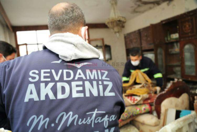 AKDENİZ BELEDİYESİ EKİPLERİ ÇÖP EVİ TEMİZLEDİ