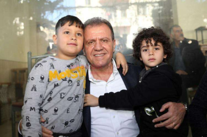 BAŞKAN SEÇER, ŞEVKET SÜMER’DE TEŞEKKÜR PANKARTI İLE KARŞILANDI