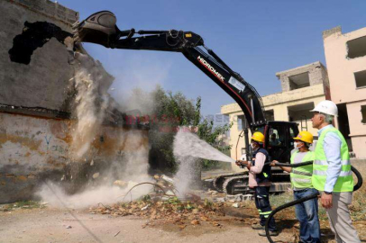 BAŞKAN GÜLTAK'TAN  DEPREM HAFTASINDA KENTSEL DÖNÜŞÜM VURGUSU