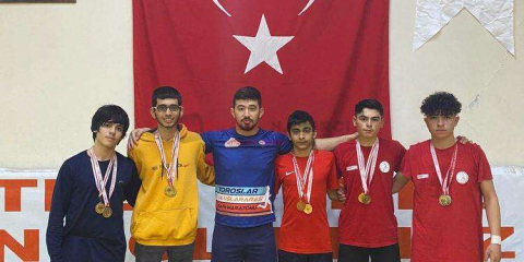 TOROSLAR BELEDİYESİNİN İŞİTME ENGELLİ GÜREŞÇİLERİ, TÜRKİYE ŞAMPİYONU OLDU