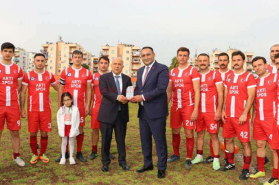 3 OCAK KURUMLAR ARASI FUTBOL TURNUVASININ ŞAMPİYONU: TOROSLAR BELEDİYESİ