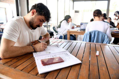 MERSİN BÜYÜKŞEHİR’DEN ÖĞRENCİLERE EV GİBİ KÜTÜPHANE