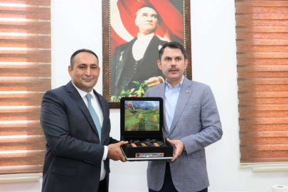 Toroslar Belediye Başkanı Atsız Afşın Yılmaz, Çevre, Şehircilik ve İklim Değişikliği Bakanı Murat Kurum'u Toroslar Belediyesinde Ağırladı.