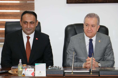 Toroslar Belediye Başkanı Atsız Afşın Yılmaz, Milliyetçi Hareket Partisi (MHP) Yerel Yönetimlerden Sorumlu Genel Başkan Yardımcısı Sadir Durmaz’ı  Ağırladı.