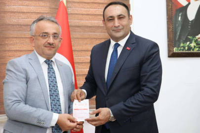 Toroslar Belediye Başkanı Atsız Afşın Yılmaz, Türkiye Diyanet Vakfı’na Vekalet Yoluyla Kurban Bağışı Yaptı