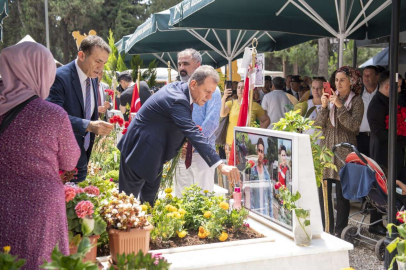 Başkan Seçer, Bayram Arifesinde Şehitliği Ziyaret Etti