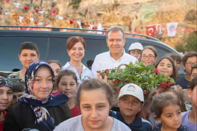 Başkan Seçer ve Eşi, İlçe Ziyaretlerine Erdemli İle Devam Ettiler