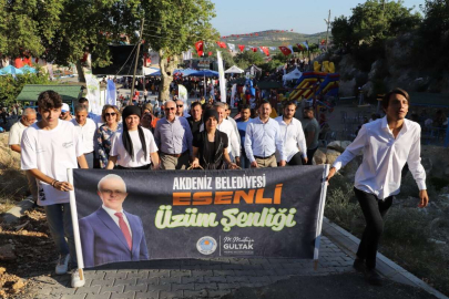 Akdeniz'in Esenli Üzüm Şenliğine Vatandaştan Büyük İlgi" ESER EYÜBOĞLU ESENLİ'DE ESTİ"