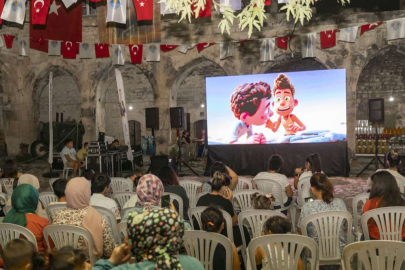 Mersin Büyükşehir İle Mut Taşhan’da Hem Konser Hem Sinema Keyfi