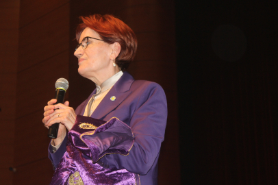 Akşener, Mersin'de "Ben Kadınım Umudun Adıyım" Programında Konuştu