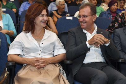 Mersin Şehir Tiyatrosu, "Gözlerimi Kaparım Vazifemi Yaparım" Prömiyeri İle Sezonu Açtı