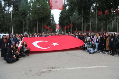 “Gençler, Mersin Şehitliği’ni ve Kuvayi Milliye Karargâhı’nı Ziyaret Etti”