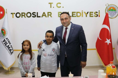 Kanser Hastası  Çocuğa, Belediye Başkanı'ndan Sürpriz Doğum Günü