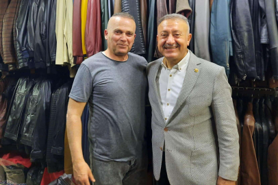 Halkın Ta Kendisi Özkan"14 Mayıs'a kadar girilmedik gönül,  sıkılmadık el bırakmayacağız"