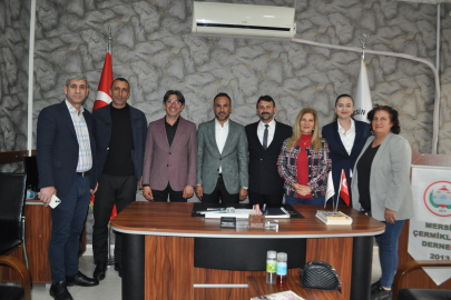"Hoşyar Sarıyıldız Liderliğindeki Demokrat Parti Heyeti, Mersin'in Barış ve Eğitim Vizyonunu Tartıştı"