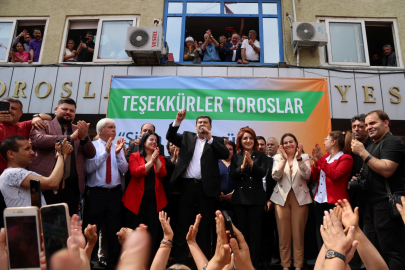 Cumhuriyet Halk Partisi’nden Toroslar Belediye Başkanı Seçilen Abdurrahman Yıldız, Mazbatasını Aldı.