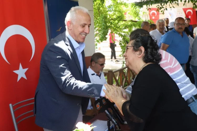 Akdeniz Belediye Başkanı Gültak, İhsaniye Mahallesi’ni Ziyaret Etti, Vatandaşların ve Esnafın Taleplerini Dinledi