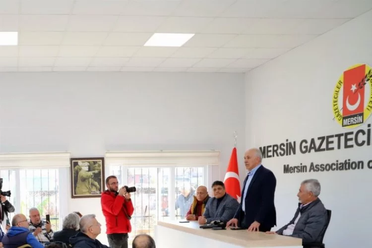 Akdeniz Belediye Başkanı Mustafa Gültak'dan Çalışan Gazetecilere 10 Ocak Jesti