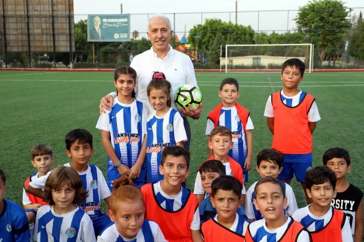 Futbol Kursiyeri Lina ve Eylül Hedefi, Gelecekte Kadın Futbol Milli Takımında Top Koşturmak